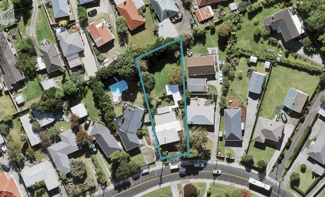 18 Royal View Road, Te Atatu South, Auckland - Carousel 1