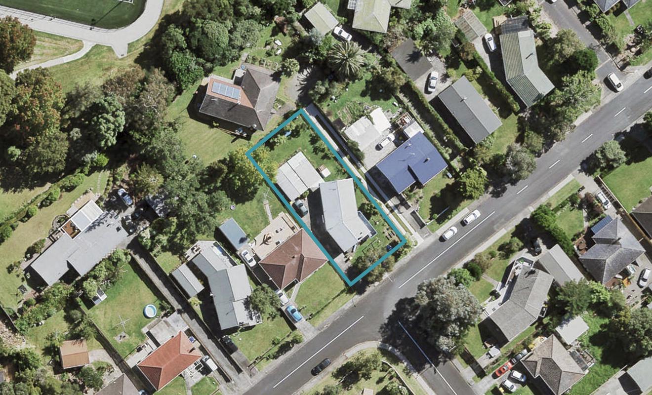 64 Hilling Street, Titirangi, Auckland - Carousel 1