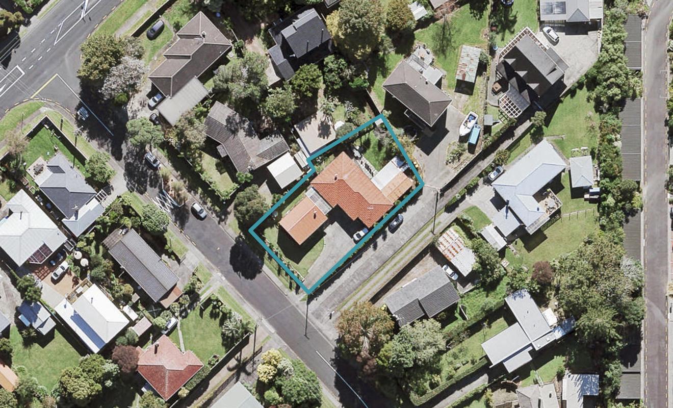 6 Taupo Street, Green Bay, Auckland - Carousel 1
