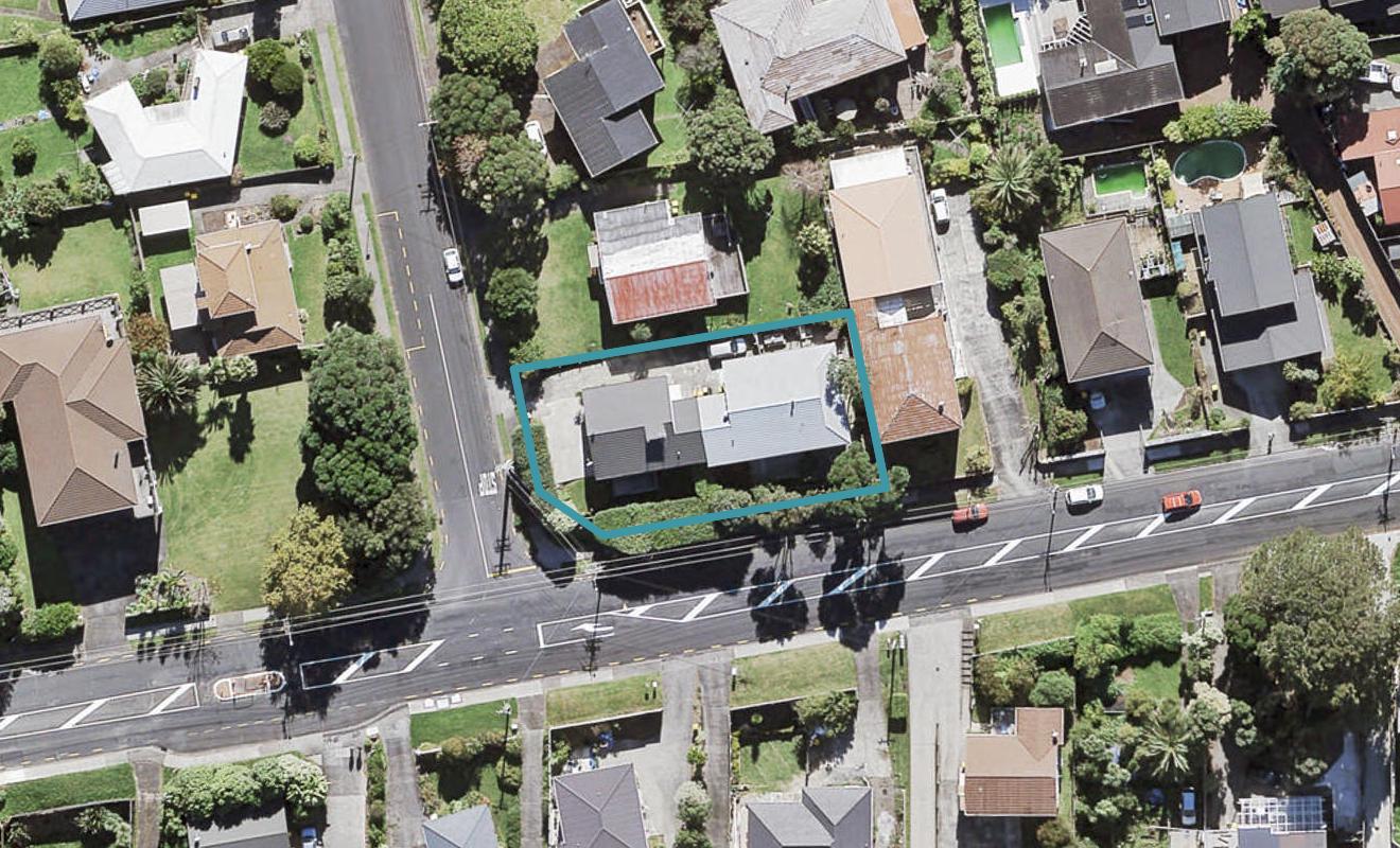 2/119 Golf Road, New Lynn, Auckland - Carousel 1