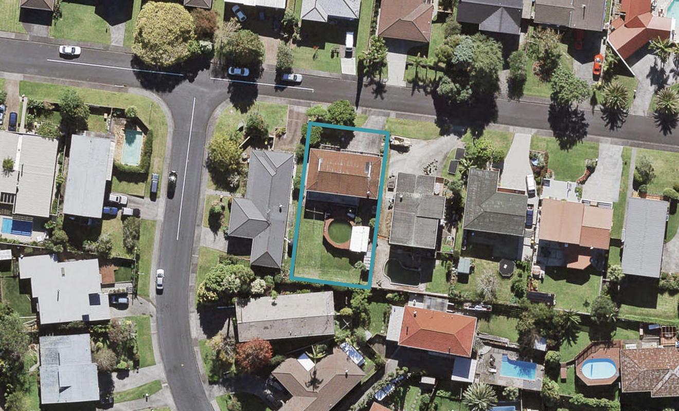 11 Taitua Drive, Te Atatu South, Auckland - Carousel 1