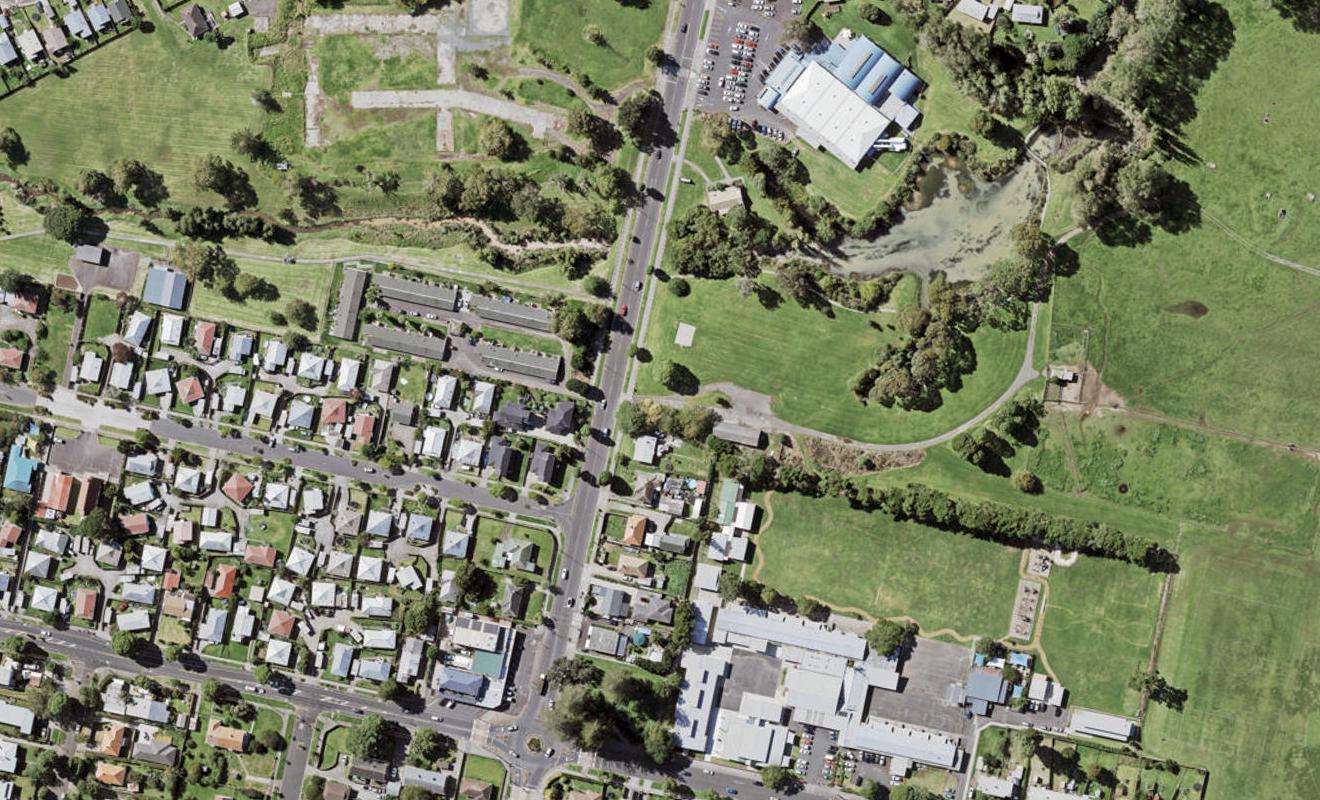 122 Elstree Avenue, Point England, Auckland - Carousel 1