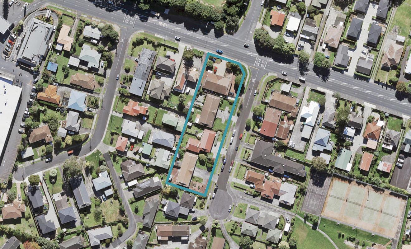 7 Faith Bullock Place, New Lynn, Auckland - Carousel 1