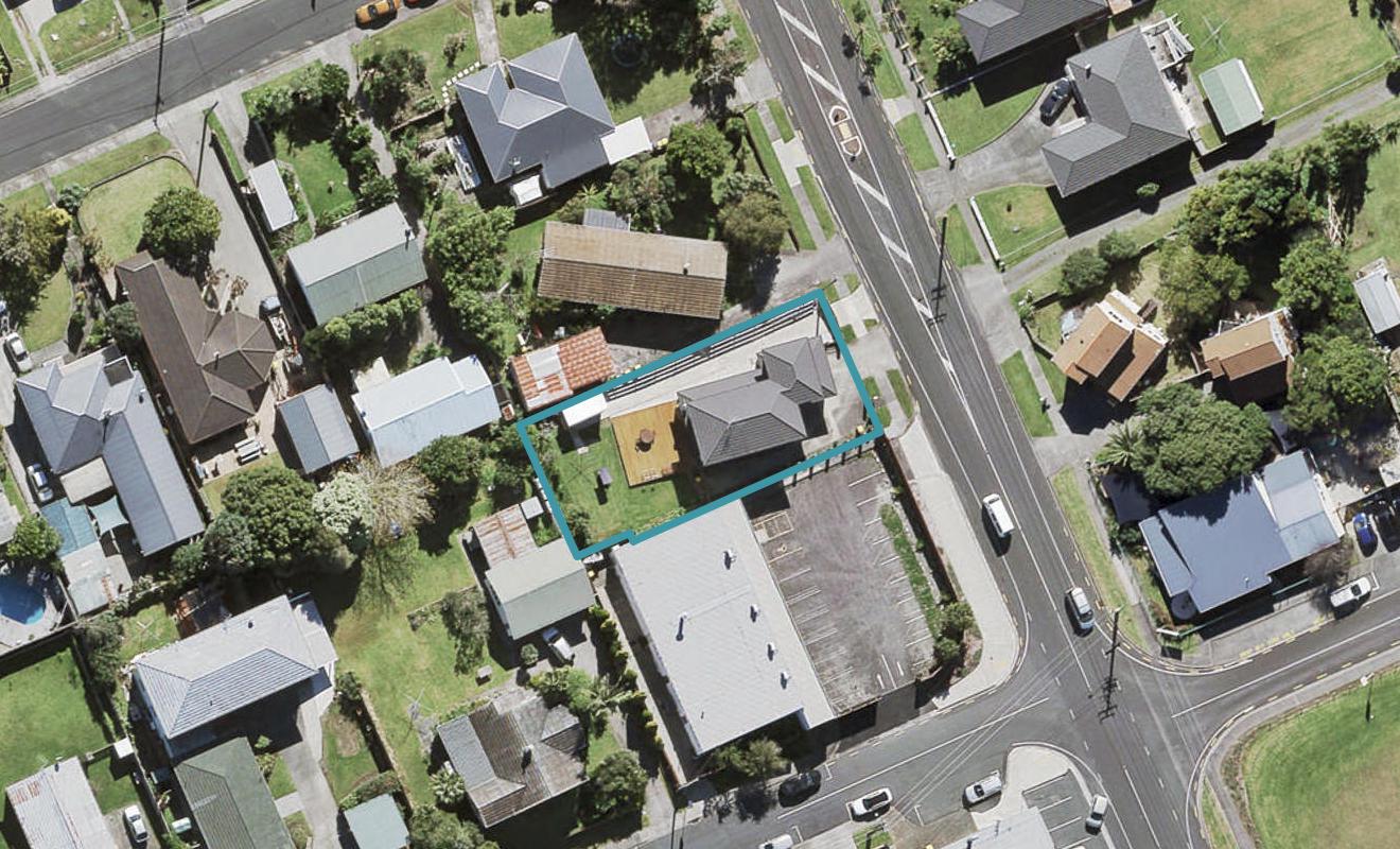 80 Flanshaw Road, Te Atatu South, Auckland - Carousel 1