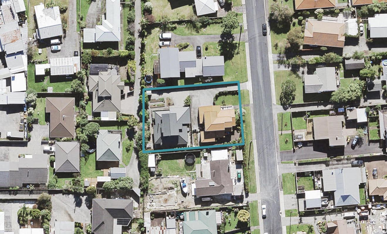 3B Cleve Road, Green Bay, Auckland - Carousel 1