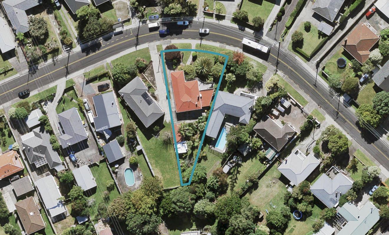19 Royal View Road, Te Atatu South, Auckland - Carousel 1