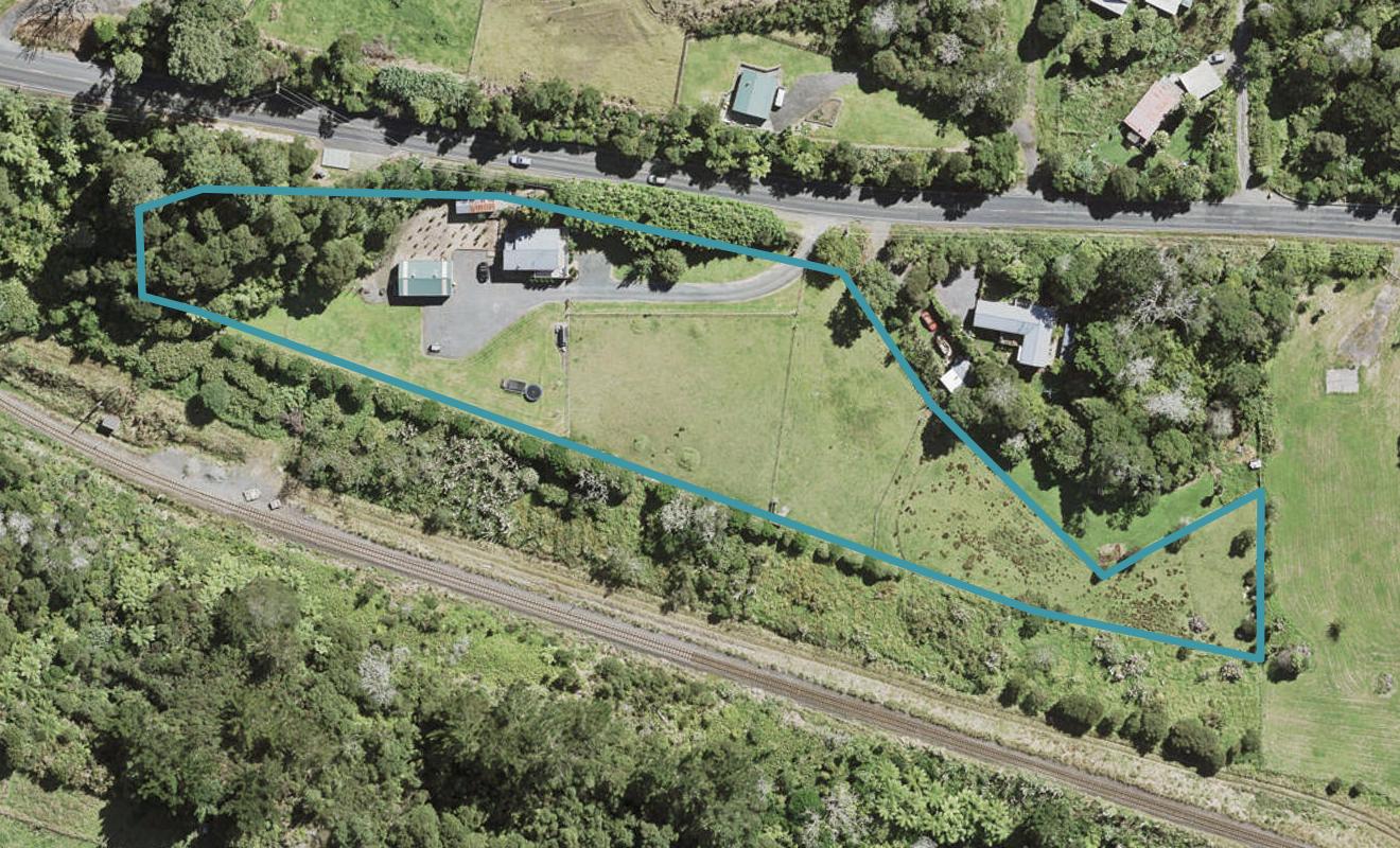 16 Waitakere Road, Waitakere, Auckland - Carousel 1