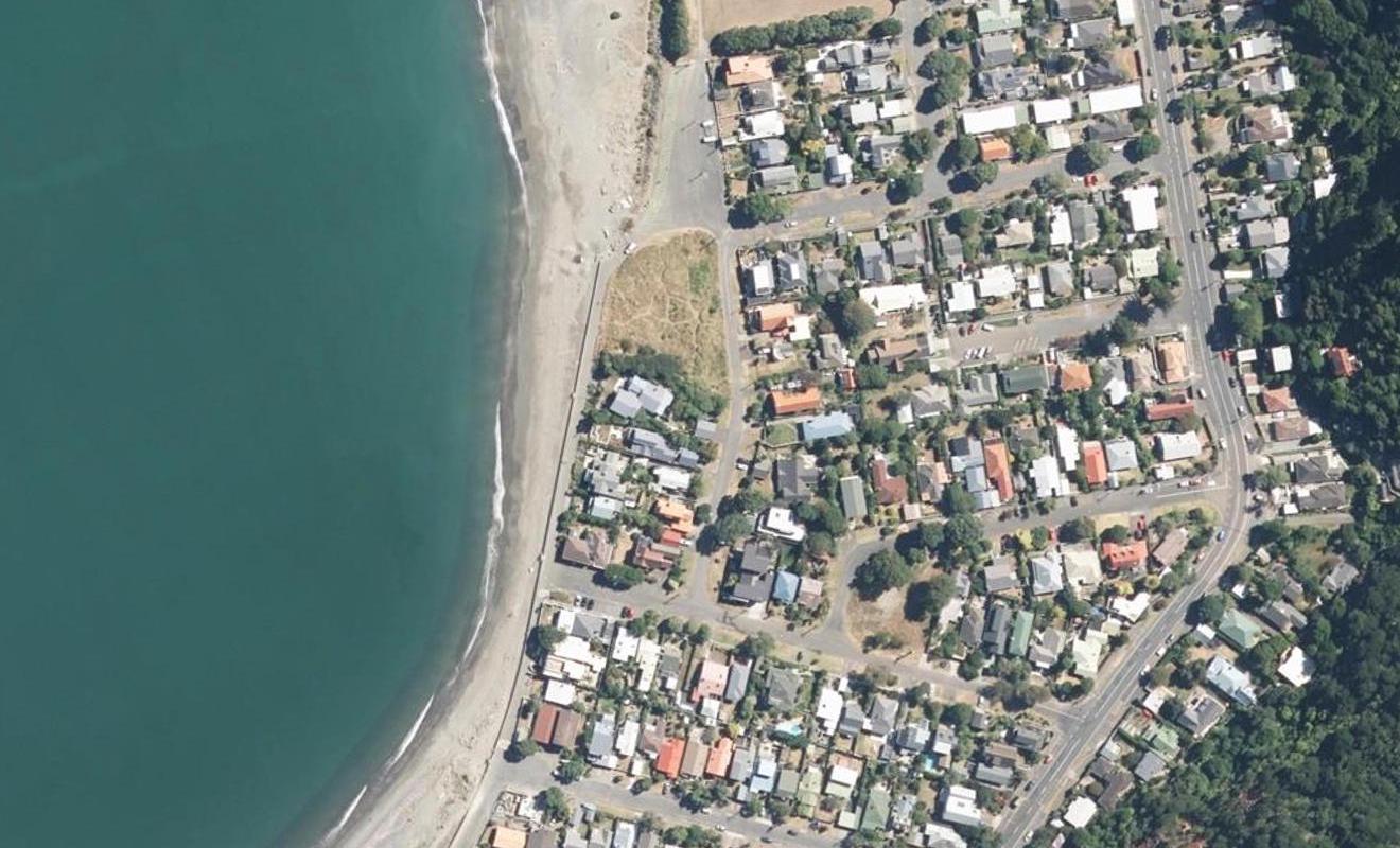 15 Maire Street, Eastbourne, Lower Hutt - Carousel 1