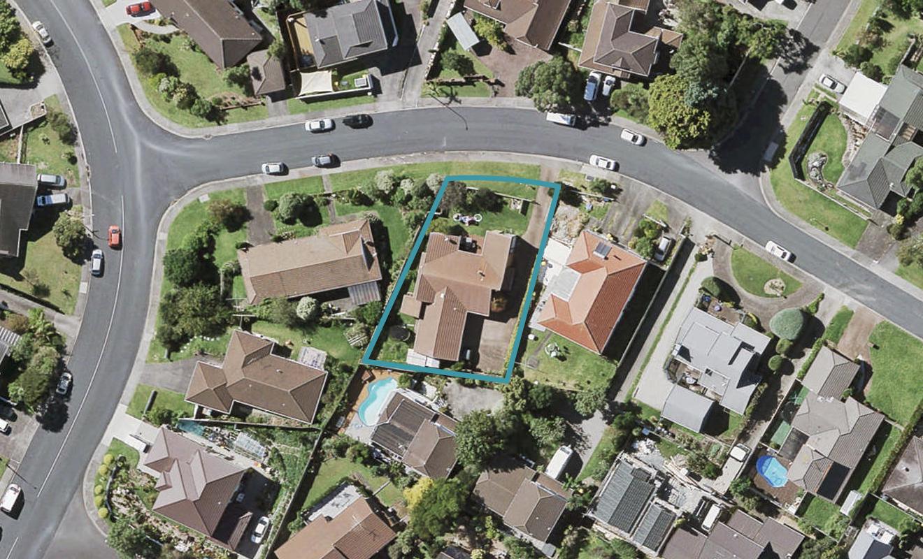 14 Landsberg Way, Windsor Park, Auckland - Carousel 1