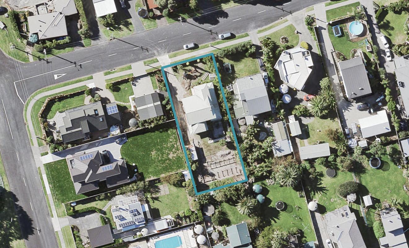 24 Ealing Crescent, Beachlands, Auckland - Carousel 1