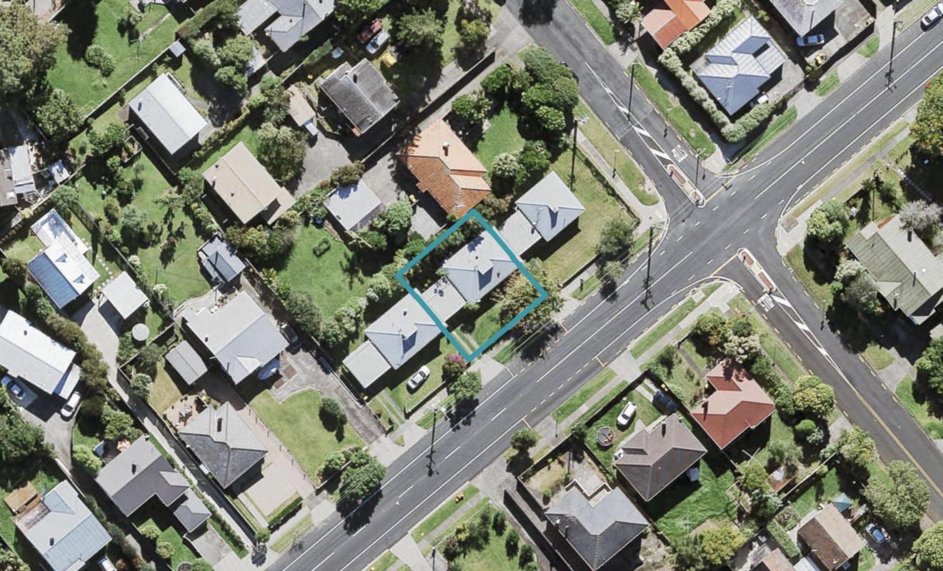 39B Hutchinson Avenue, New Lynn, Auckland - Carousel 1