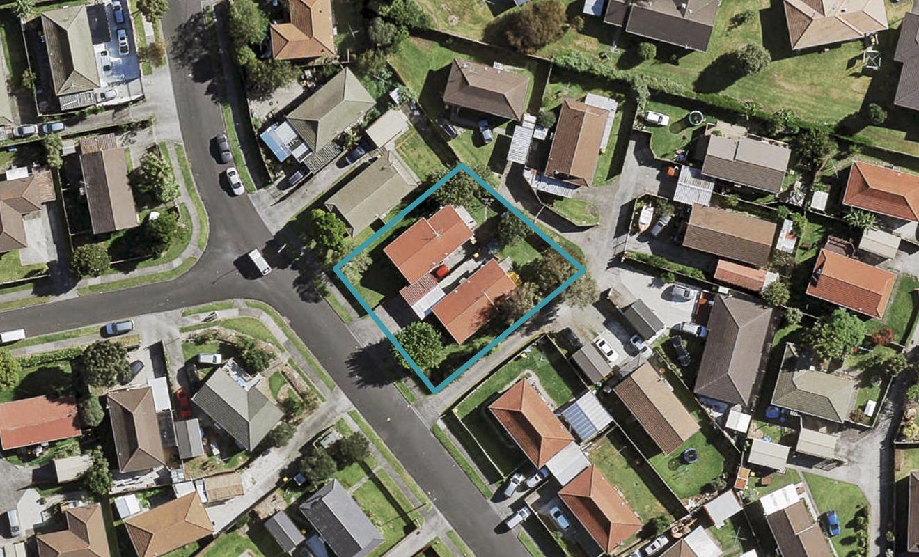 1/11 Silver Creek Road, Weymouth, Auckland - Carousel 1