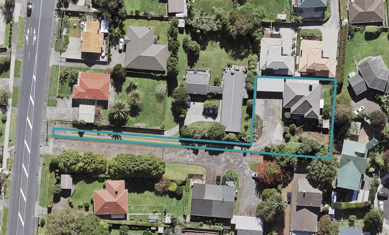 111 Te Atatu Road, Te Atatu South, Auckland - Carousel 1