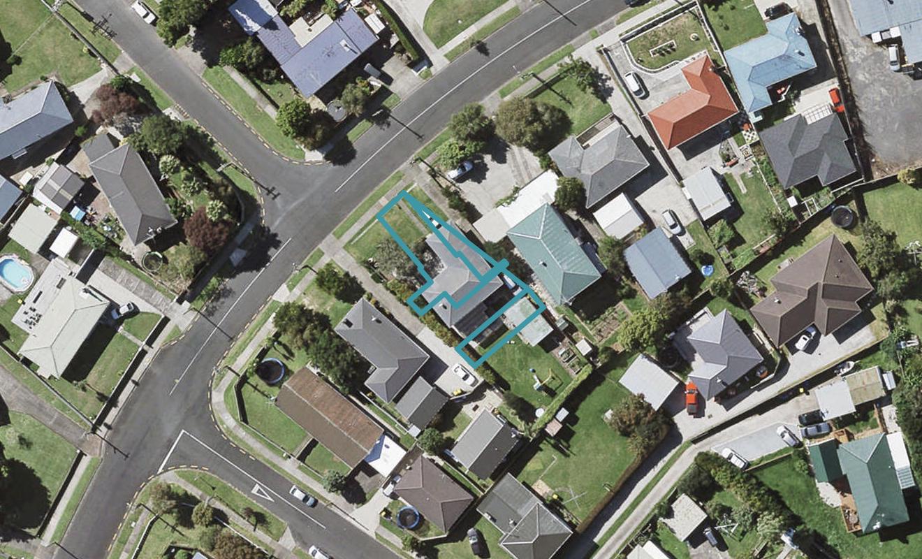 4/72 Tiraumea Drive, Pakuranga, Auckland - Carousel 1