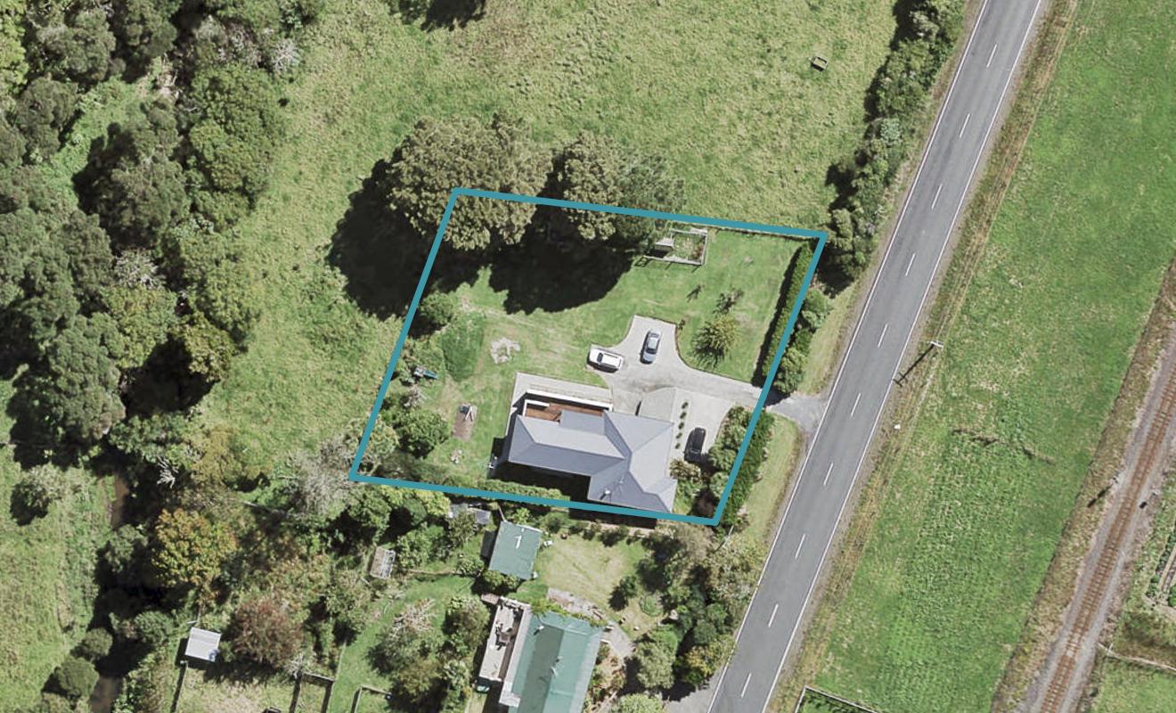 142 Waitakere Road, Henderson - Carousel 1