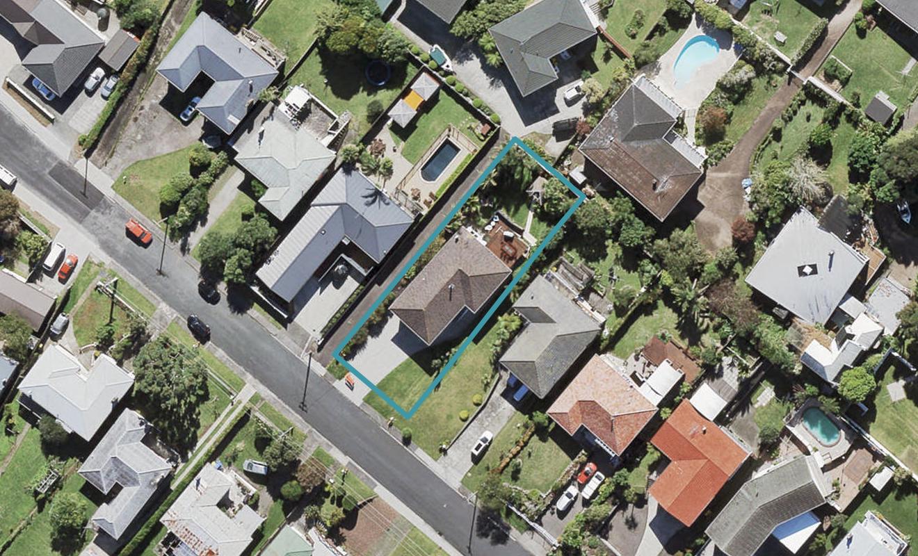 12 Jaemont Avenue, Te Atatu South, Auckland - Carousel 1