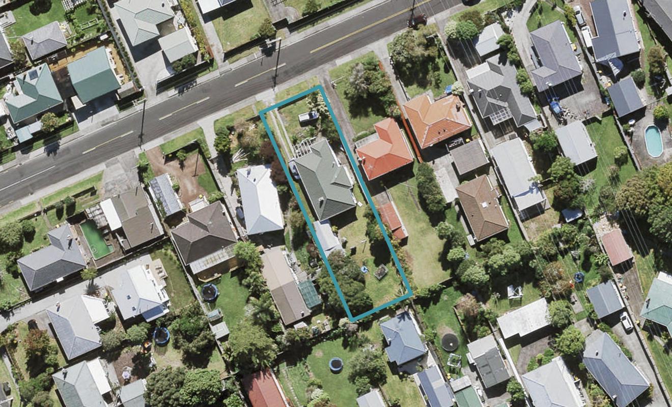 5 Royal View Road, Te Atatu South, Auckland - Carousel 1