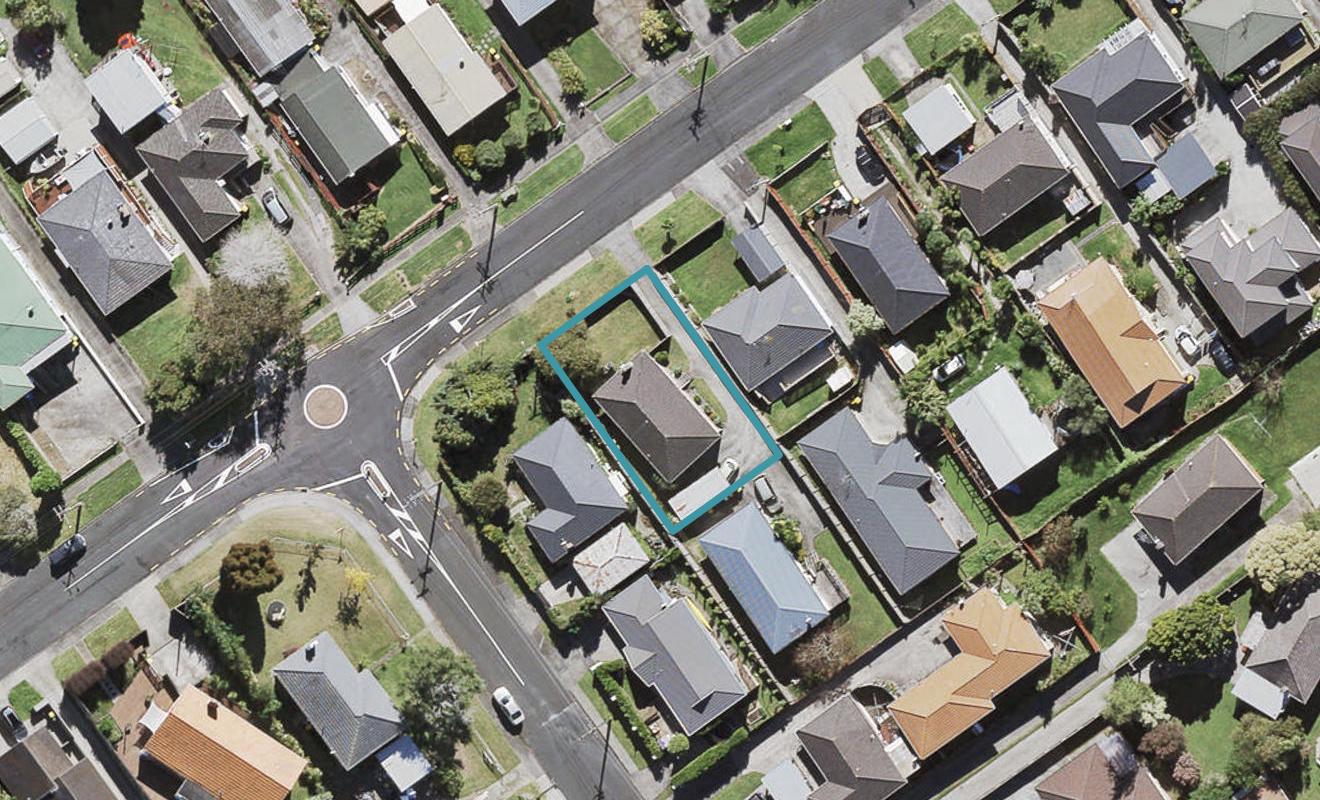 93 Roberts Road, Te Atatu South, Auckland - Carousel 1