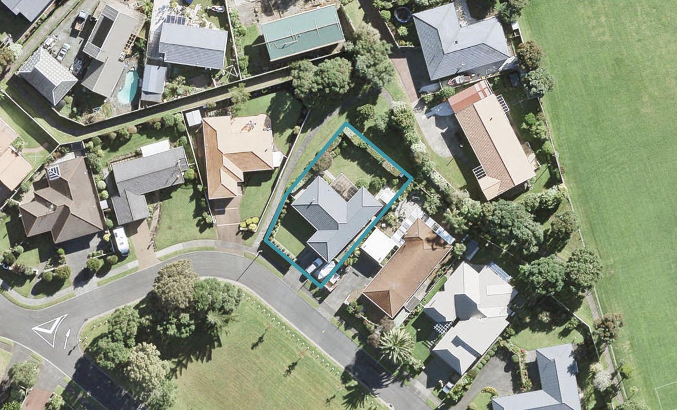 31 Settlers Grove, Orewa, Orewa - Carousel 1