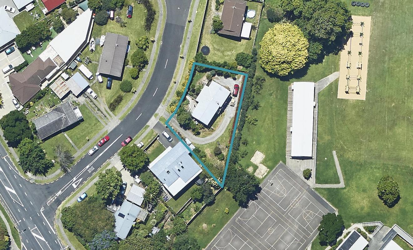 8 Pennington Place, Welcome Bay, Tauranga - Carousel 1