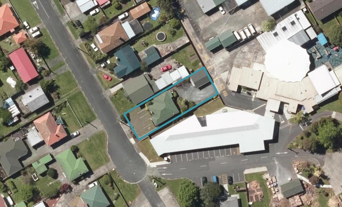 7 Cooke Street, Avenues, Whangarei - Carousel 1