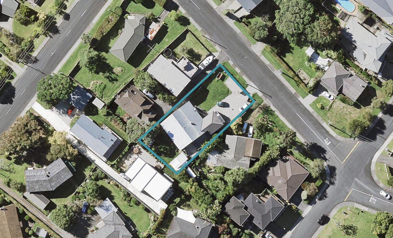 5 Avoca Road, Cockle Bay, Auckland - Carousel 1