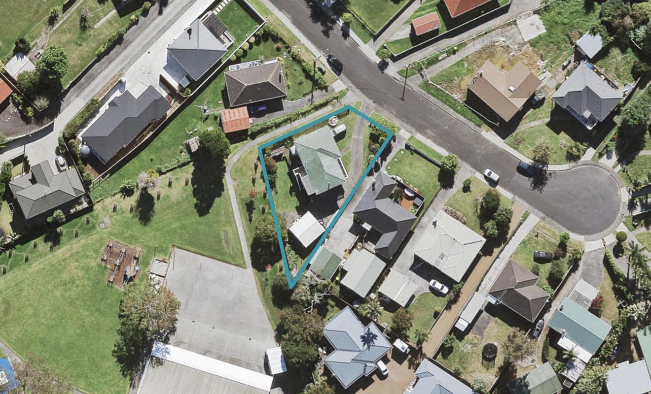 23 Mackenzie Street, Te Atatu South, Auckland - Carousel 1