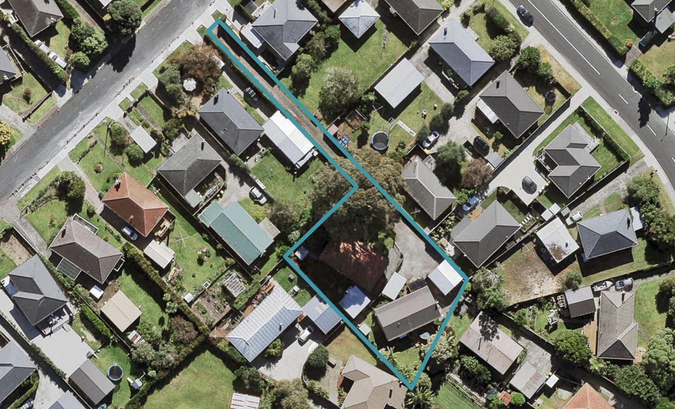 1/15 Brookfield Road, Te Atatu Peninsula, Auckland - Carousel 1