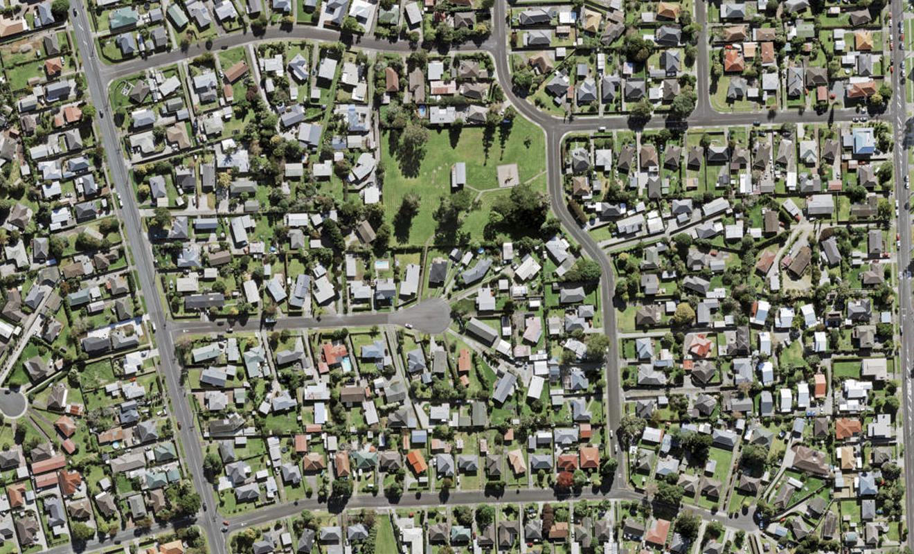 24A Clinton Avenue, Te Atatu Peninsula, Auckland - Carousel 1
