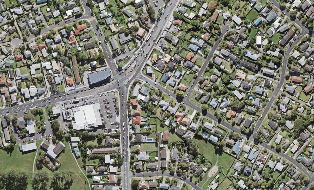 5 Lyndhurst Road, Te Atatu South, Auckland - Carousel 1
