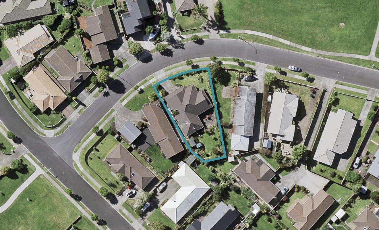 64 West Fairway, Golflands, Auckland - Carousel 1