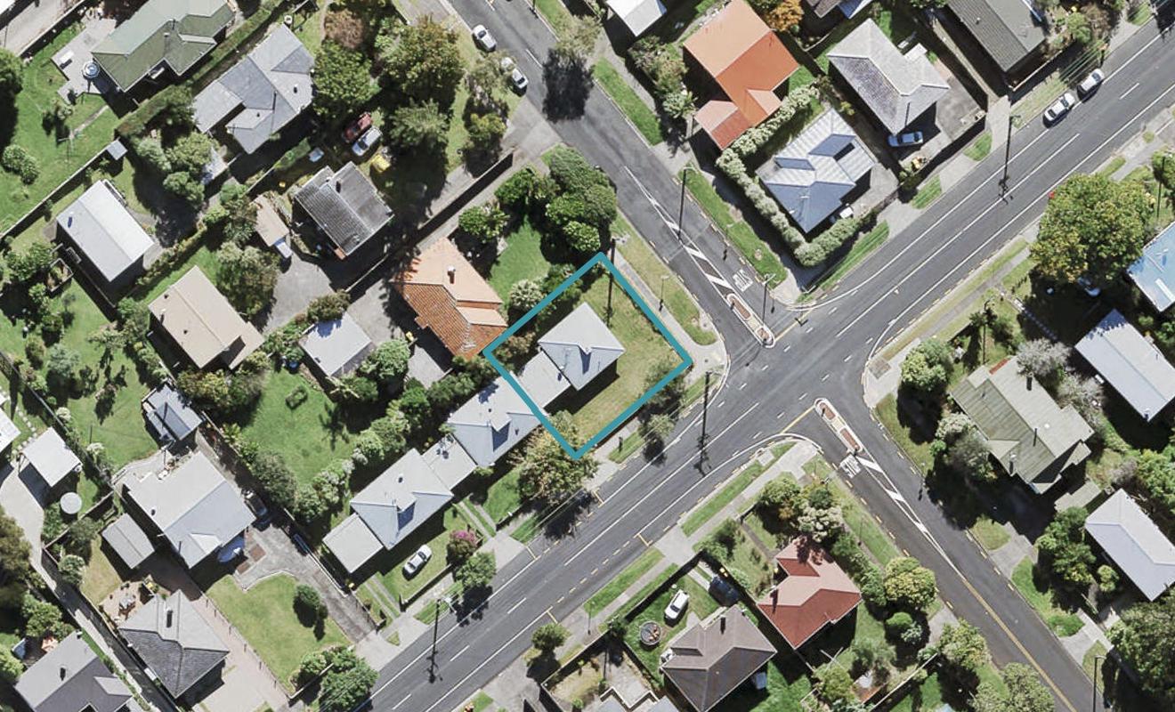 39A Hutchinson Avenue, New Lynn, Auckland - Carousel 1