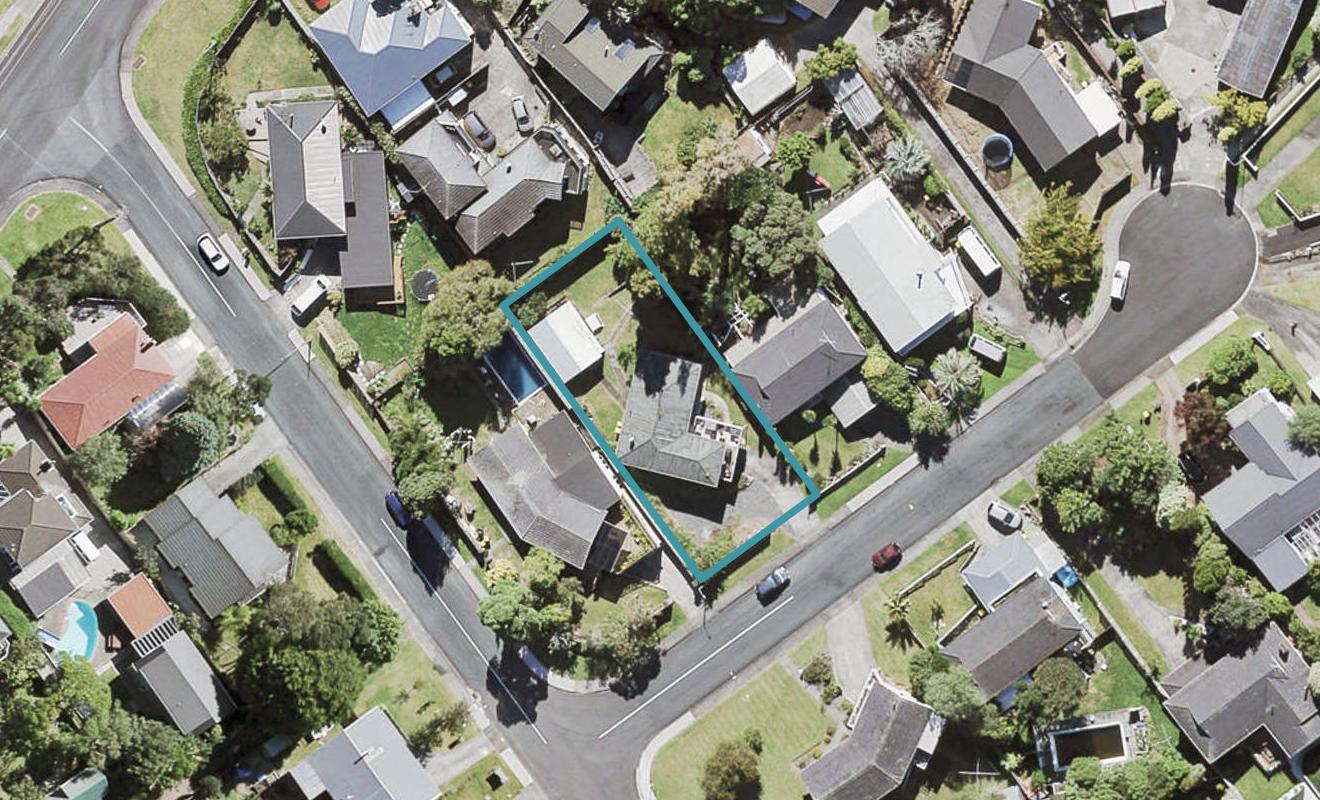 3 Glenroy Place, Green Bay, Auckland - Carousel 1