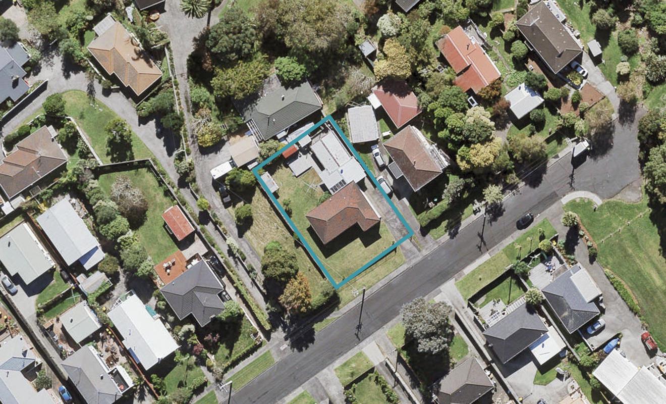 102 Roberts Road, Te Atatu South, Auckland - Carousel 1
