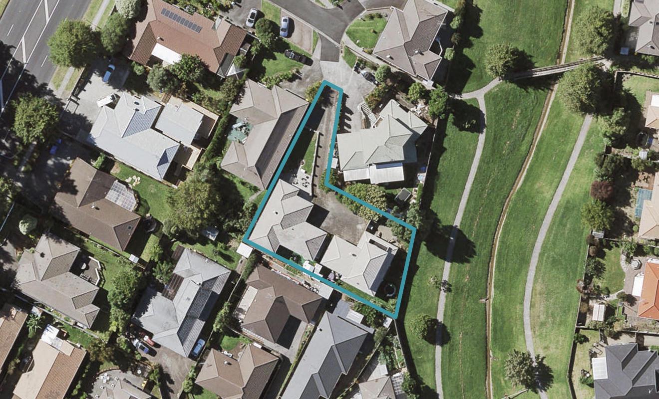 2/5 Vesca Place, Golflands, Auckland - Carousel 1