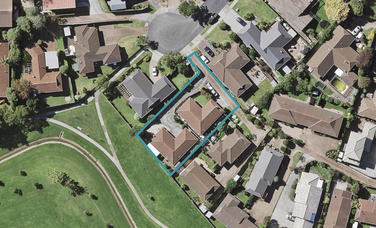 2/16 Billabong Place, Botany Downs, Auckland - Carousel 1