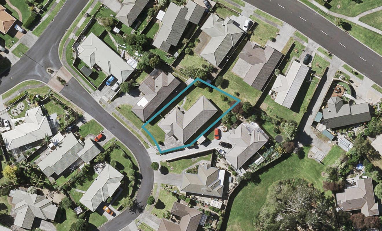 8 Lutana Place, Burswood, Auckland - Carousel 1