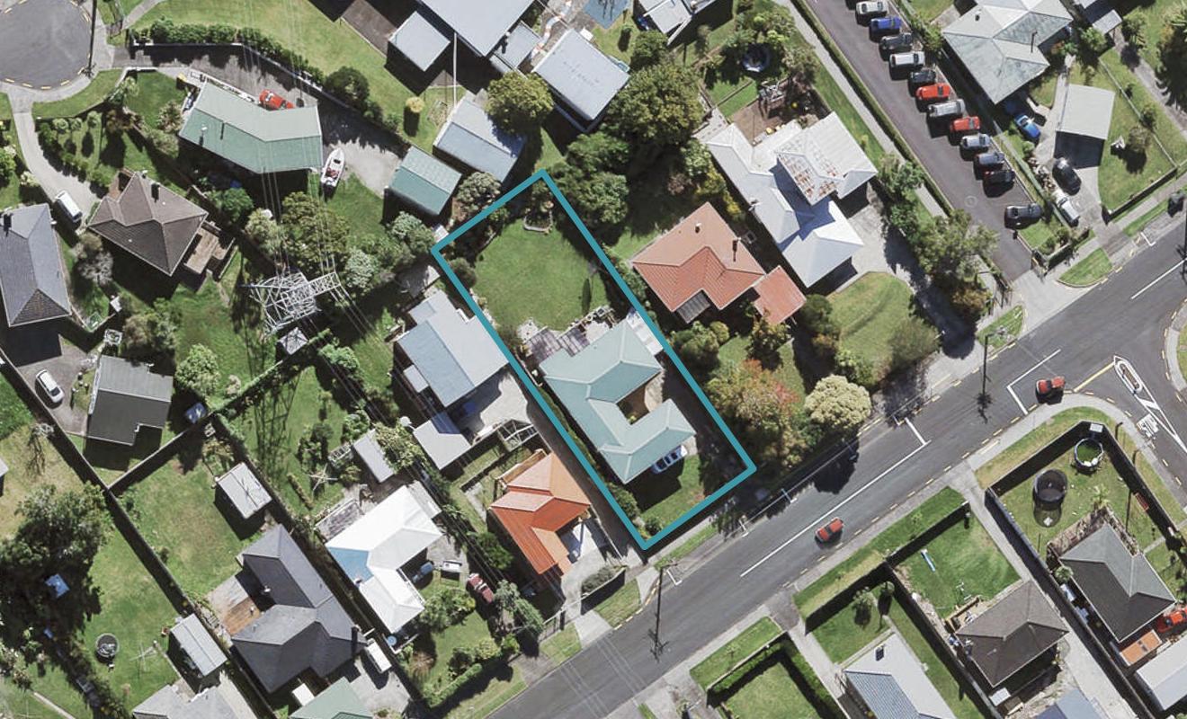 54 Roberts Road, Te Atatu South, Auckland - Carousel 1