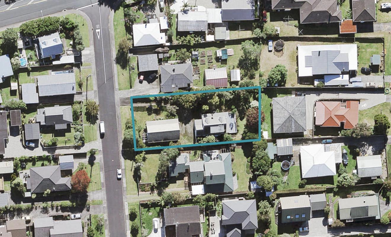 6 Harrybrook Road, Green Bay, Auckland - Carousel 1