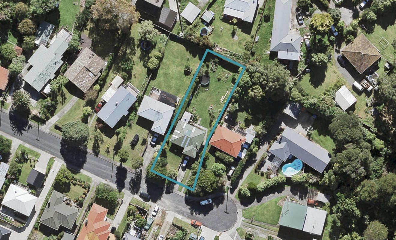 10 Valron Road, Te Atatu South, Auckland - Carousel 1