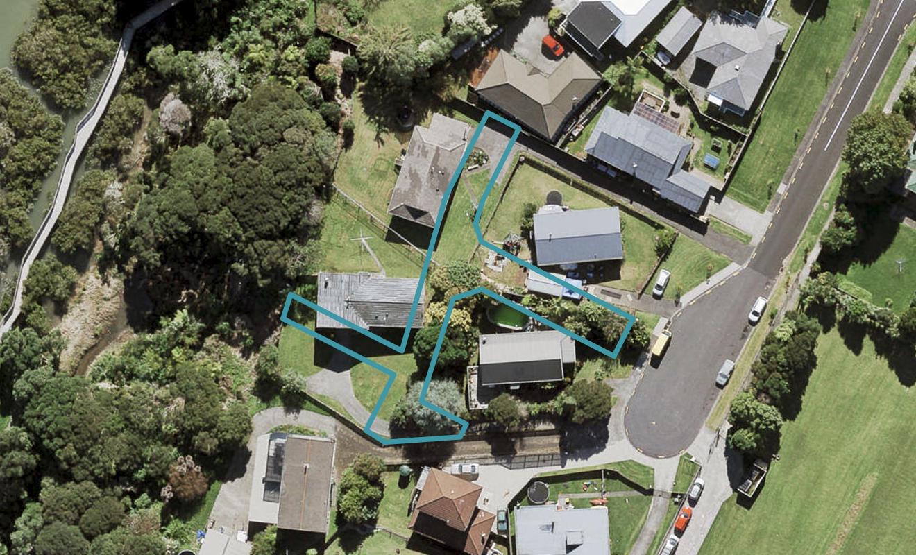 5 Pahekoheko Place, Te Atatu Peninsula, Auckland - Carousel 1