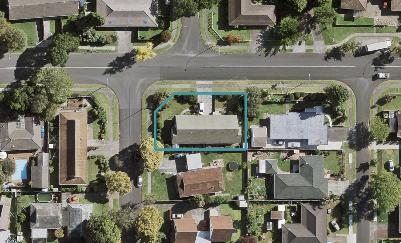 1/26 Walter Strevens Drive, Conifer Grove, Takanini - Carousel 1