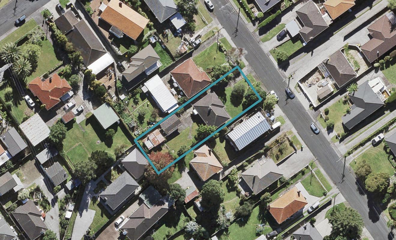 5 Ayrton Street, Te Atatu South, Auckland - Carousel 1