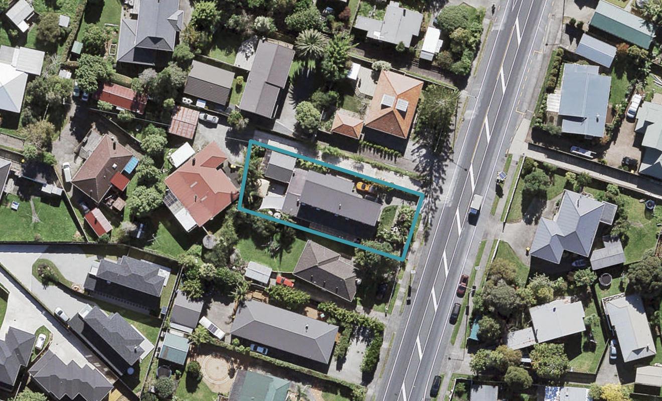 190 Te Atatu Road, Te Atatu South, Auckland - Carousel 1