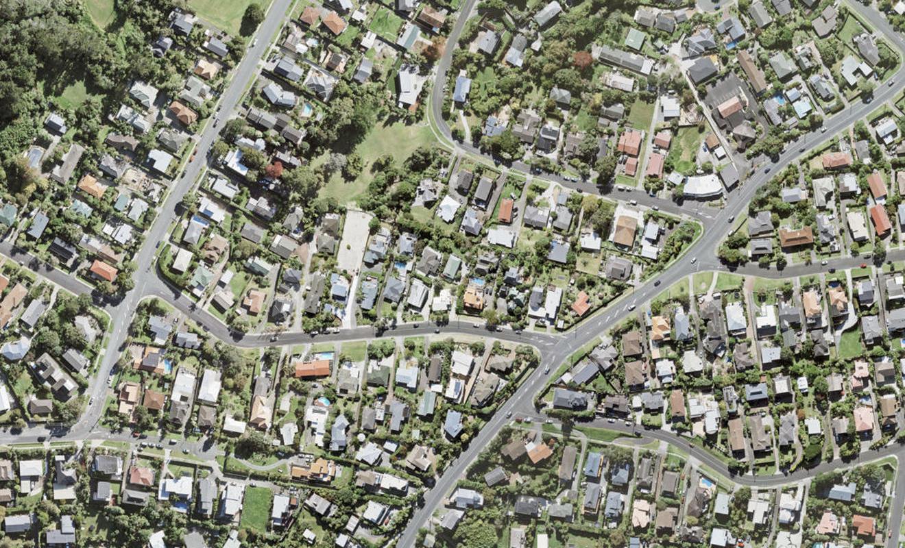 2/7 Mizpah Road, Waiake, Auckland - Carousel 1