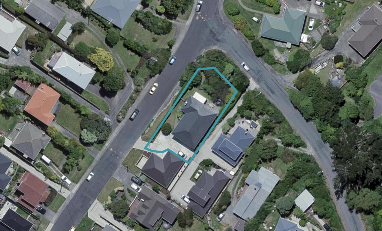 38B Ranui Terrace, Tawa, Wellington - Carousel 1
