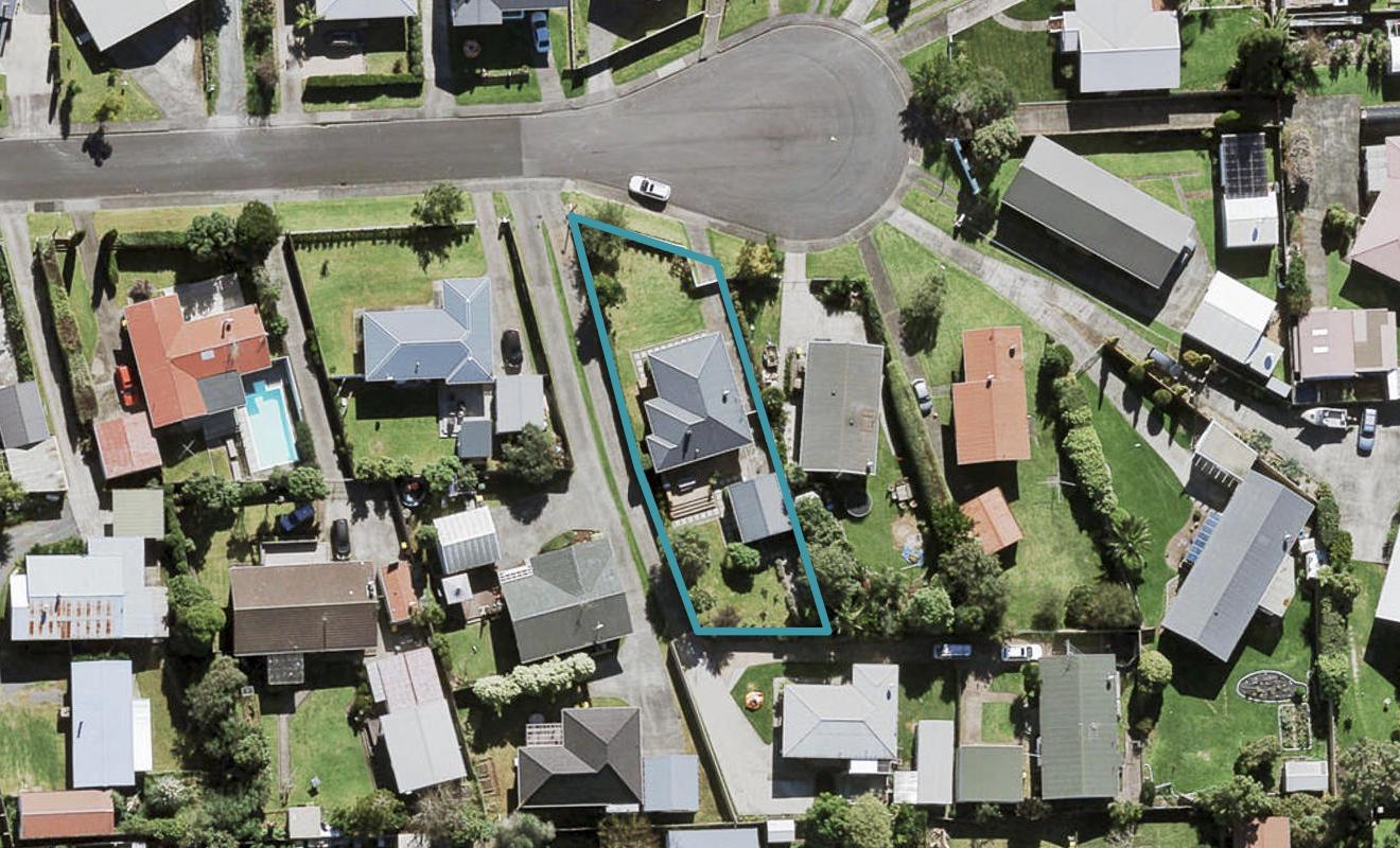 21 Clinton Avenue, Te Atatu Peninsula, Auckland - Carousel 1