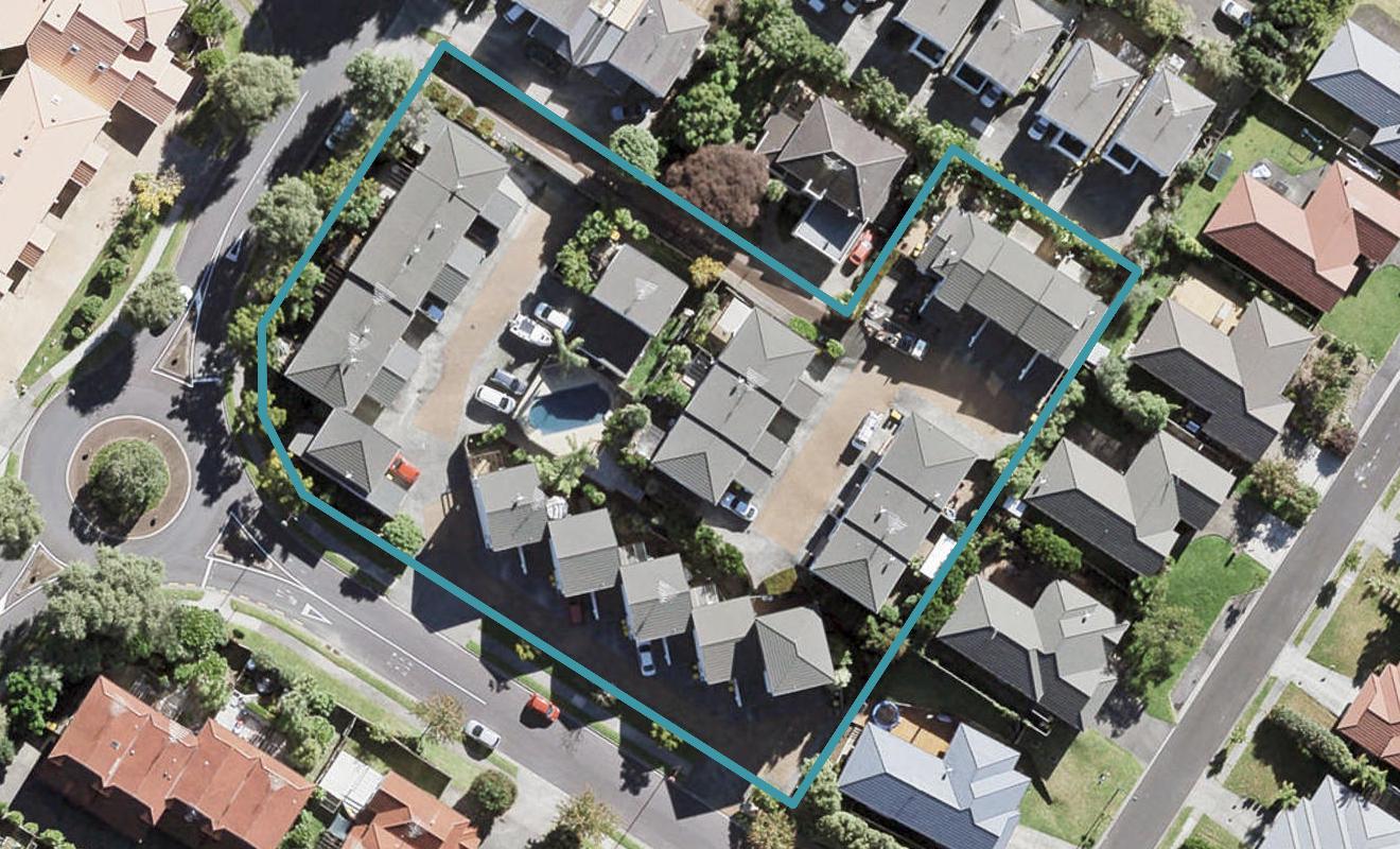 2/32 Fields Parade, Oteha, Auckland - Carousel 1