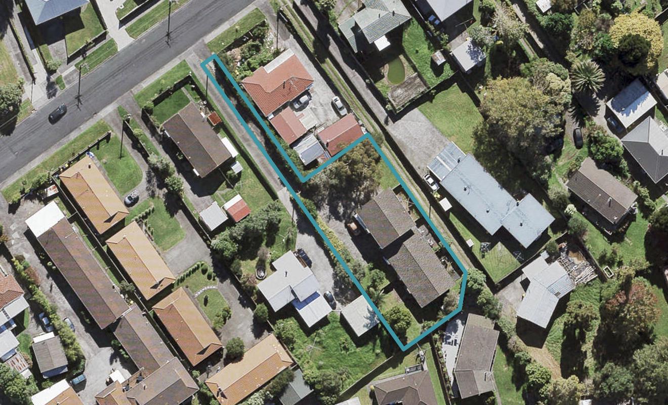 2/21 Roberts Road, Te Atatu South, Auckland - Carousel 1