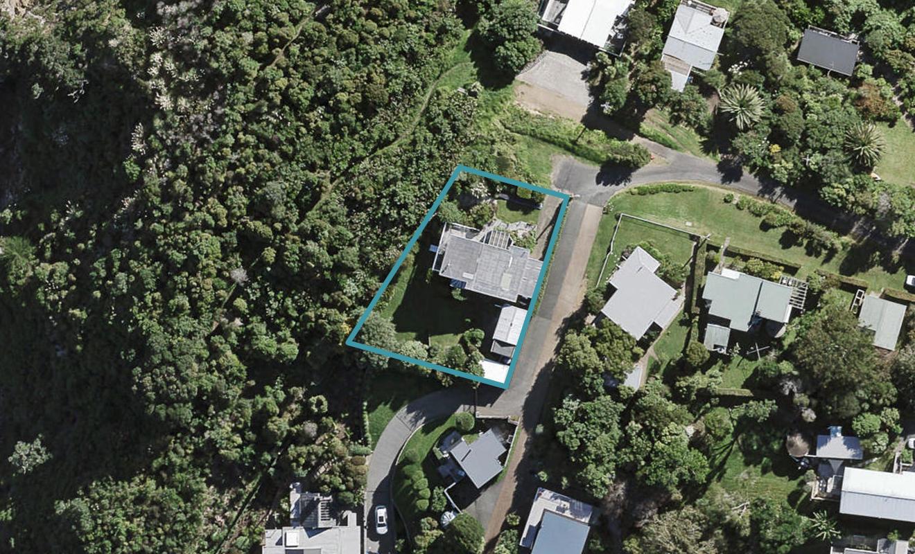 11 McIntosh Road, Oneroa, Waiheke Island - Carousel 1